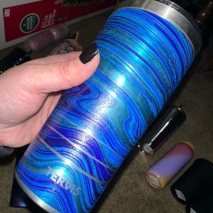 Tervis 22 oz stainless steal insulated tumbler never used